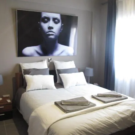 Flat Grey Marinate In The Mediterranean In Less Than 60s Walk Everywhere Park Free Apartament