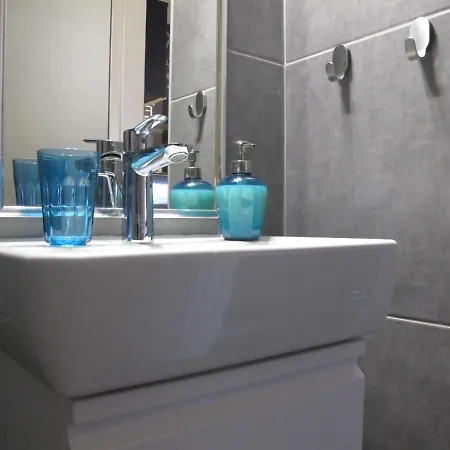 Apartament Flat Grey Marinate In The Mediterranean In Less Than 60s Walk Everywhere Park Free *